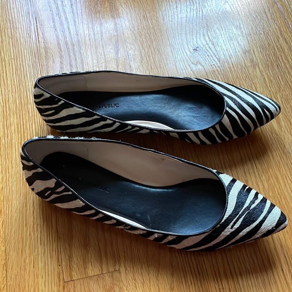 Zebra flat shoes banana republic, slightly worn